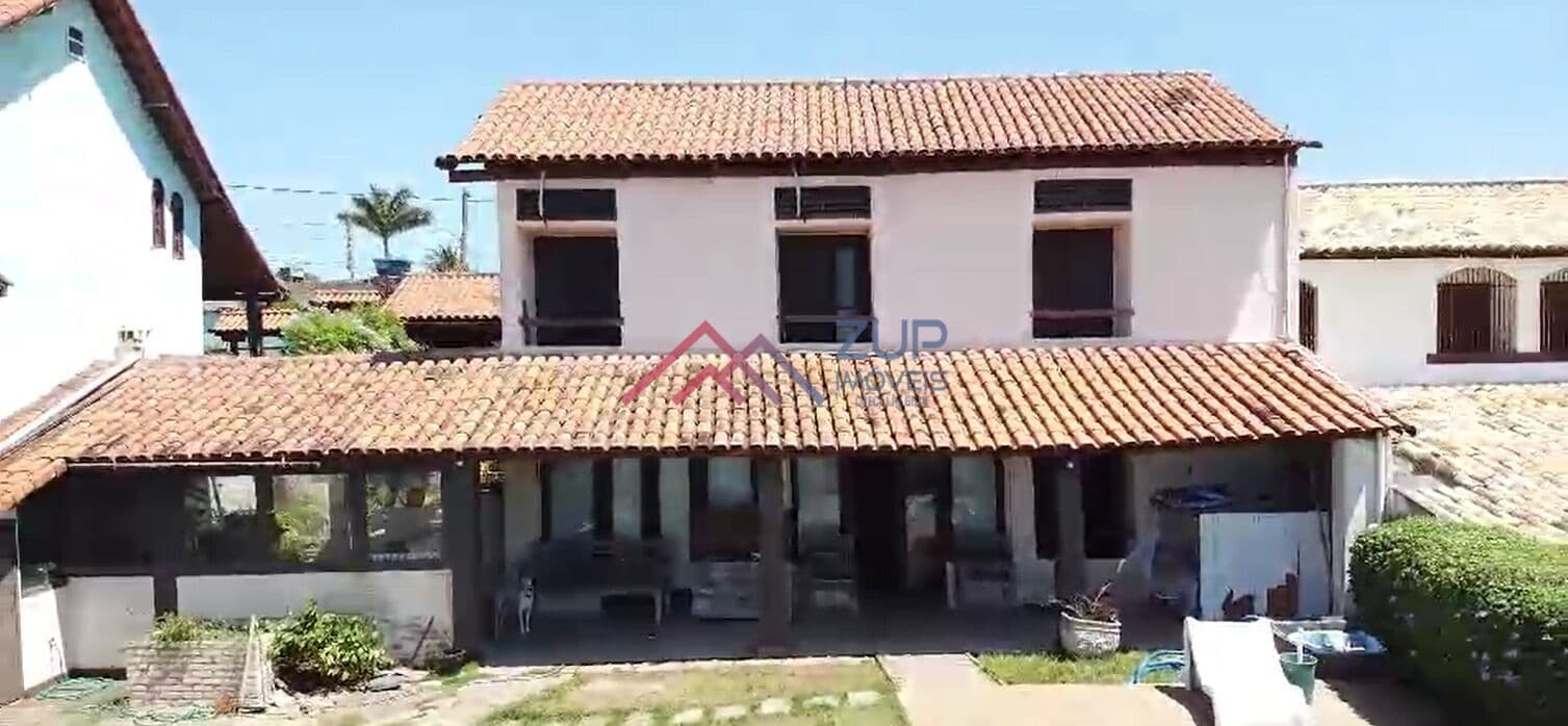 Casa Alto Padrão na Beira da Lagoa, Bairro Balneário, São Pedro da Aldeia - RJ
