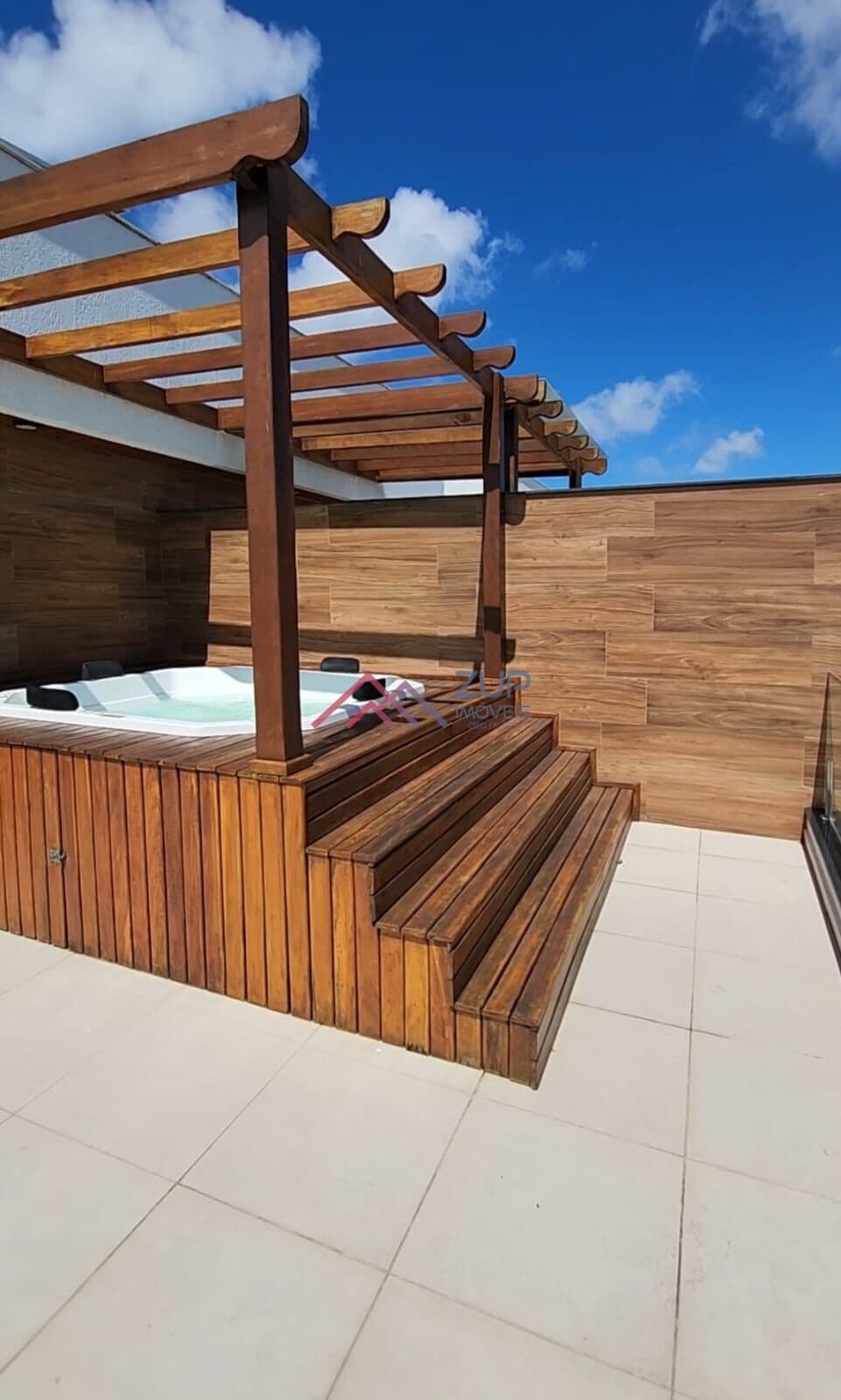 Casa Duplex à Venda com Piscina, 4 Quartos - Bairro Portinho, Cabo Frio-RJ