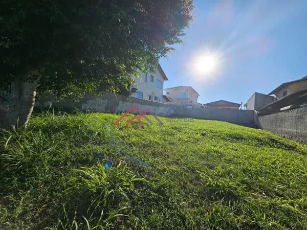 Terreno à venda no Condomínio Portal das Flores, São Pedro da Aldeia-RJ