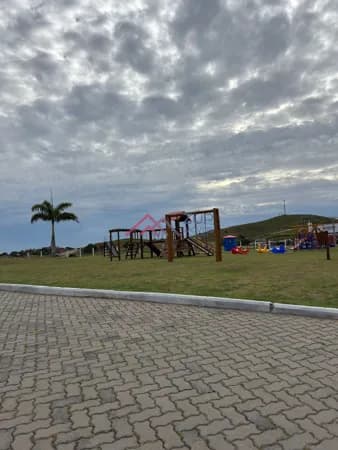 Terreno à venda no Condomínio Riviera Resort Club, Praia Linda, São Pedro da Aldeia-RJ