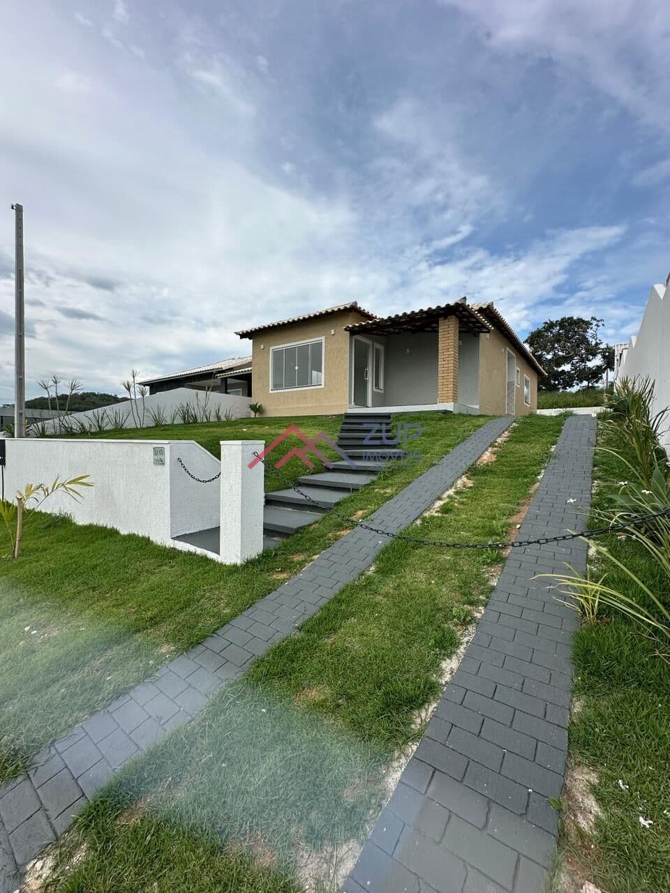 Casa Alto Padrão à venda no Condomínio Solar Cantarinos II, São Pedro da Aldeia-RJ