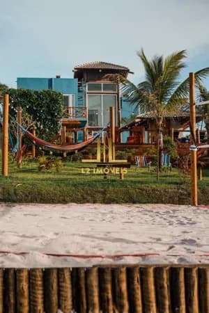 CASA LUSUOSA - 5 QUARTOS SENDO 4 SUÍTES - IMBASSAI