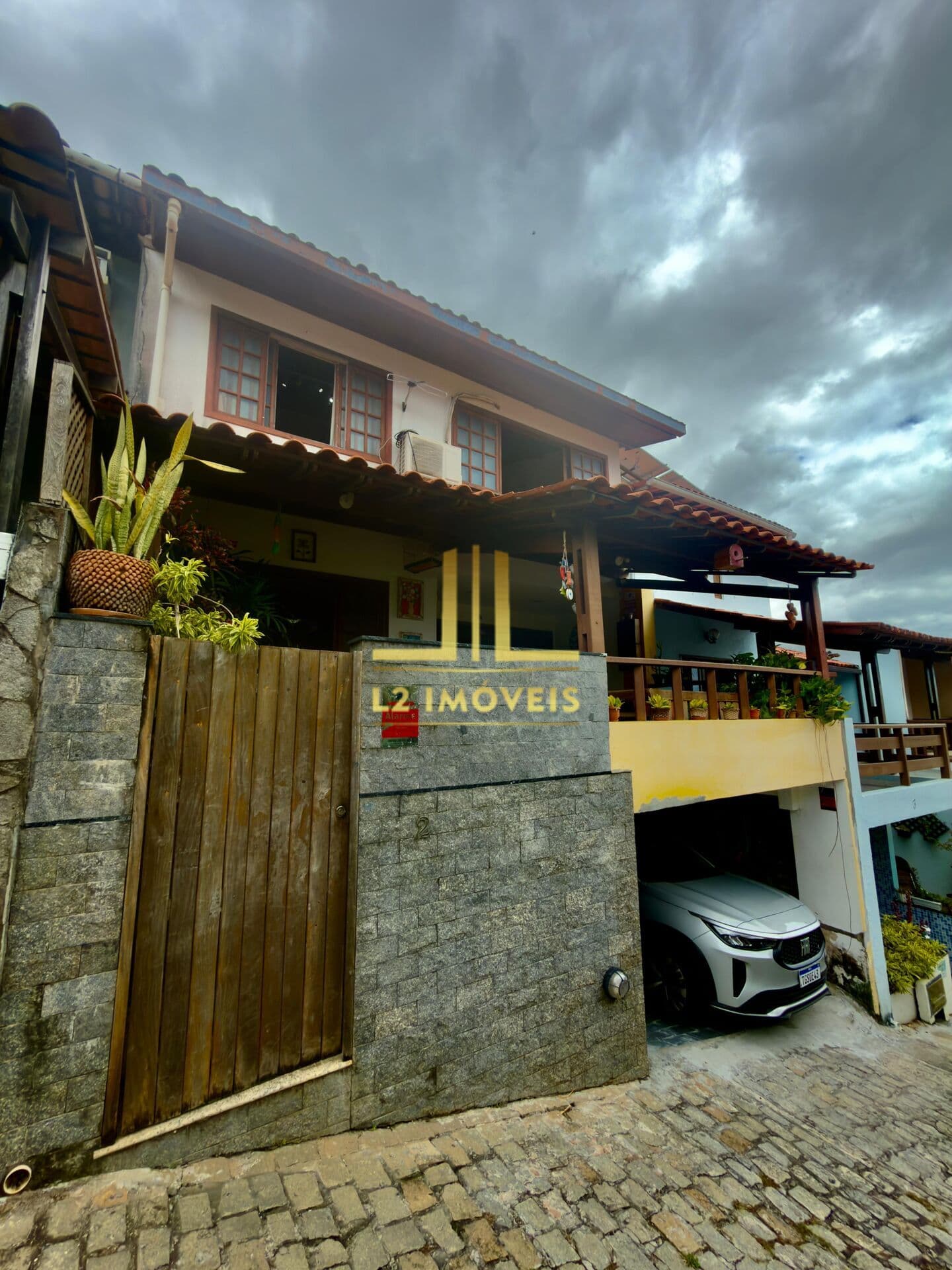 CASA DUPLEX - 4/4 COM SUÍTE - 154M² - 01 VAGA - ITAPUÃ