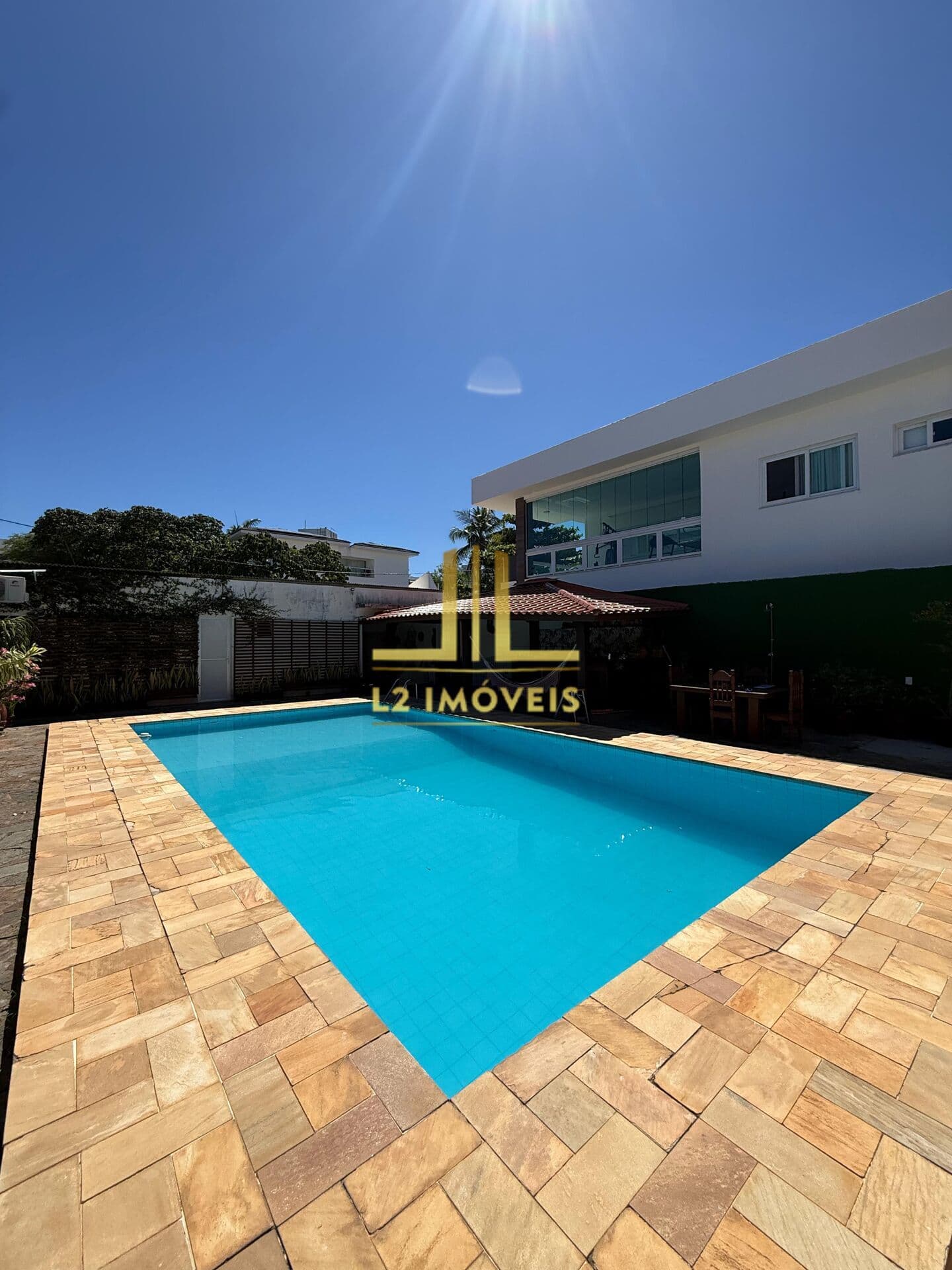 CASA EM COND. - 5/4 SENDO 4 SUÍTES - 559M² - 04 VAGAS - ITAIGARA