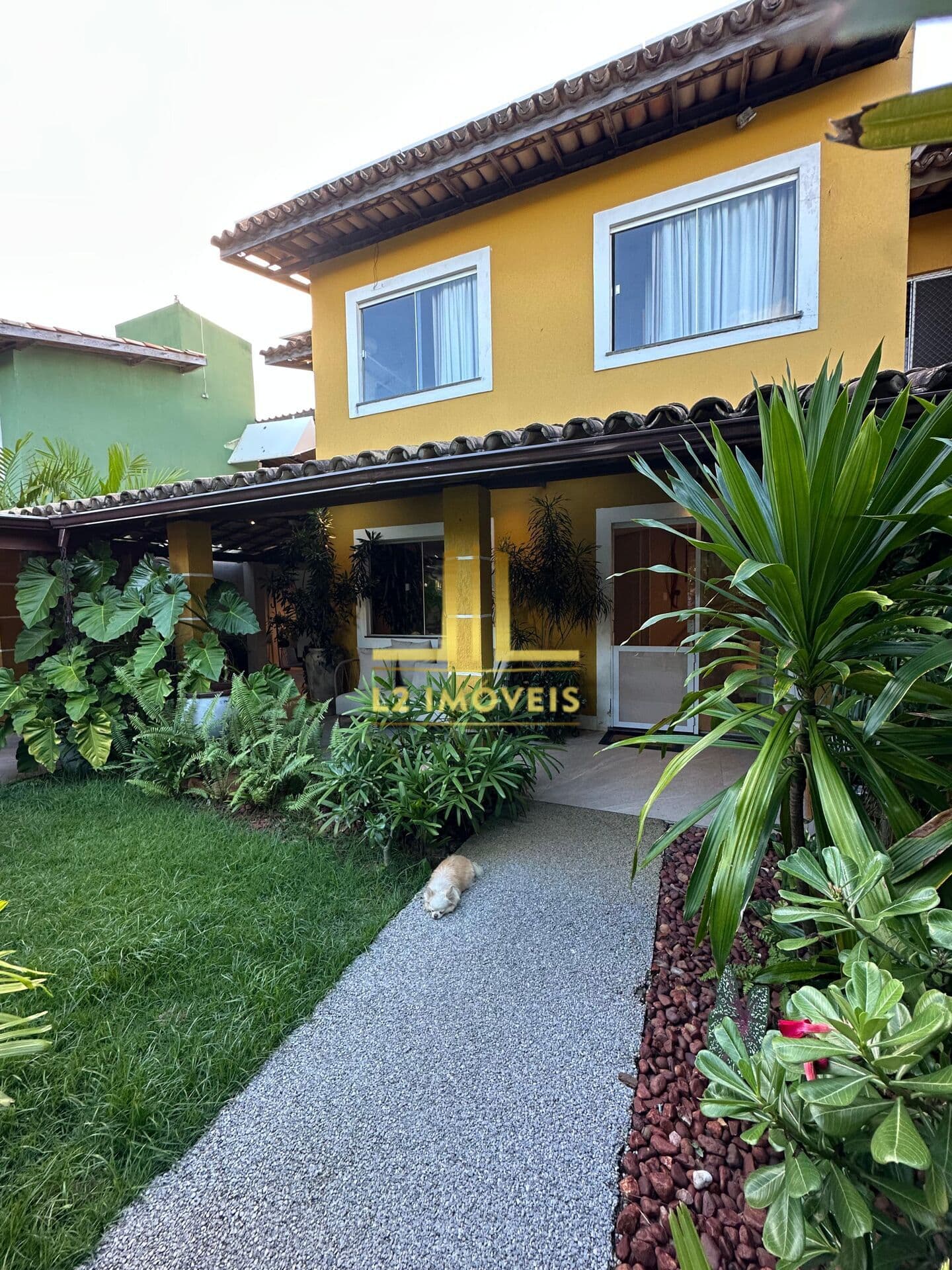 CASA EM COND. - 3 SUÍTES - 247M² - 02 VAGAS - STELLA MARIS