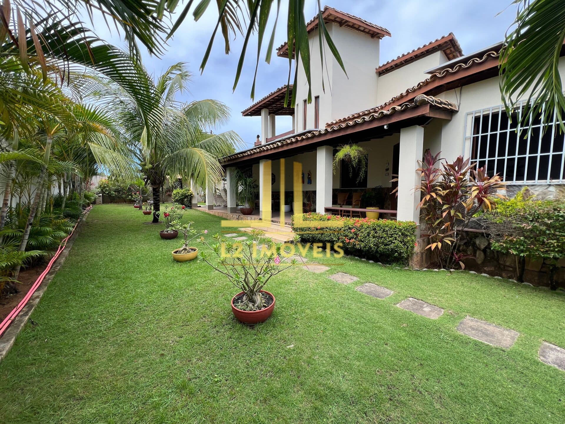 CASA - 5 QUARTOS SENDO 3 SUÍTES - ITACIMIRIM