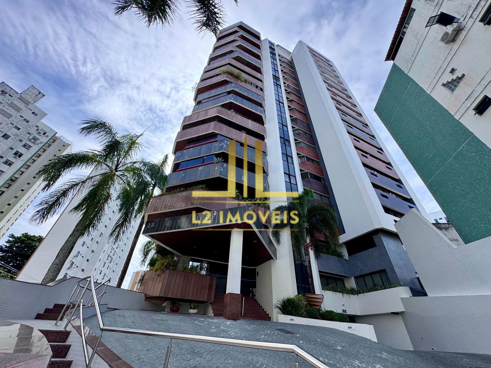 APARTAMENTO ALTO PADRÃO - 4 SUÍTES - 350M² - NASCENTE - 04 VAGAS - JARDIM APIPEMA