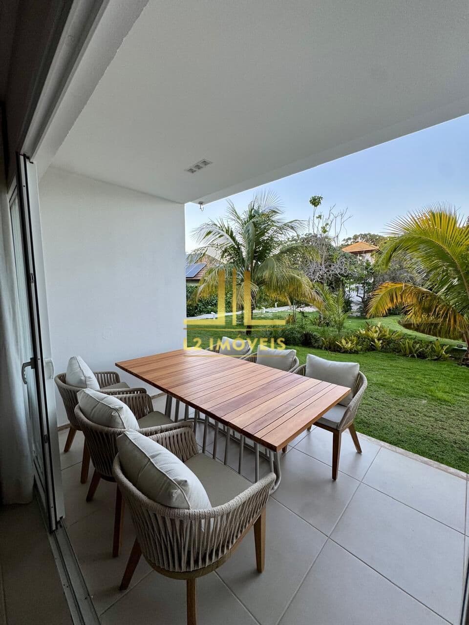 VILLAGE TÉRREO - 3/4 SENDO 2 SUÍTES - 90M² - MOBILIADO - PISCINAS NATURAIS - PRAIA DO FORTE