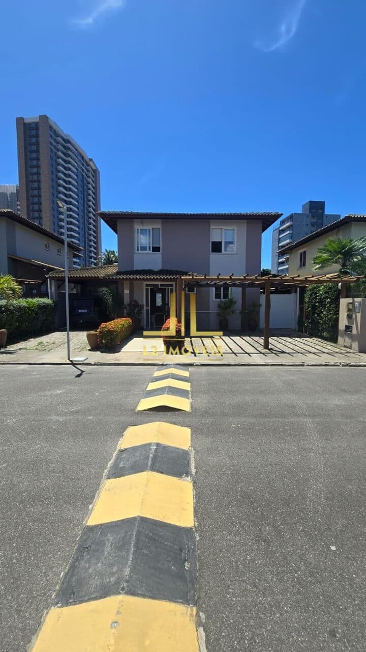 CASA EM COND. 4/4 SENDO 2 SUÍTES - PIATÃ