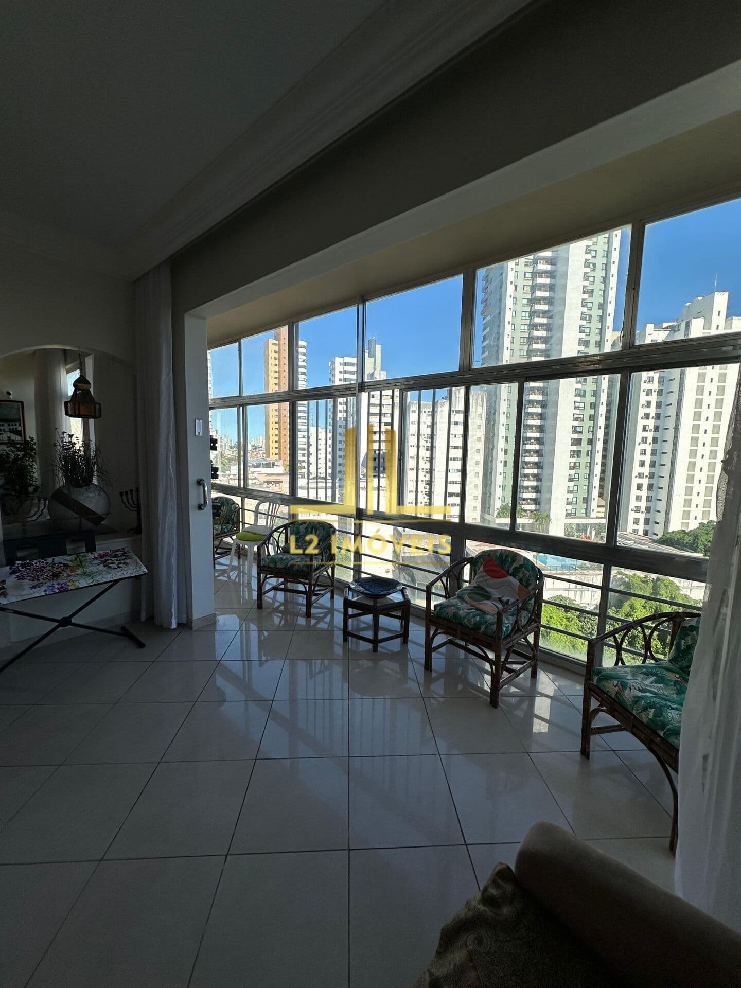 APARTAMENTO - 4/4 SENDO 1 SUÍTE - 185M² - NASCENTE - 03 VAGAS - GRAÇA