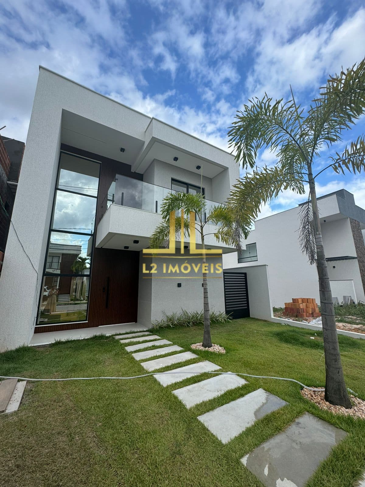 CASA DUPLEX - 4/4 SENDO 3 SUÍTES - 180M² - VILA FLORENÇA - ABRANTES