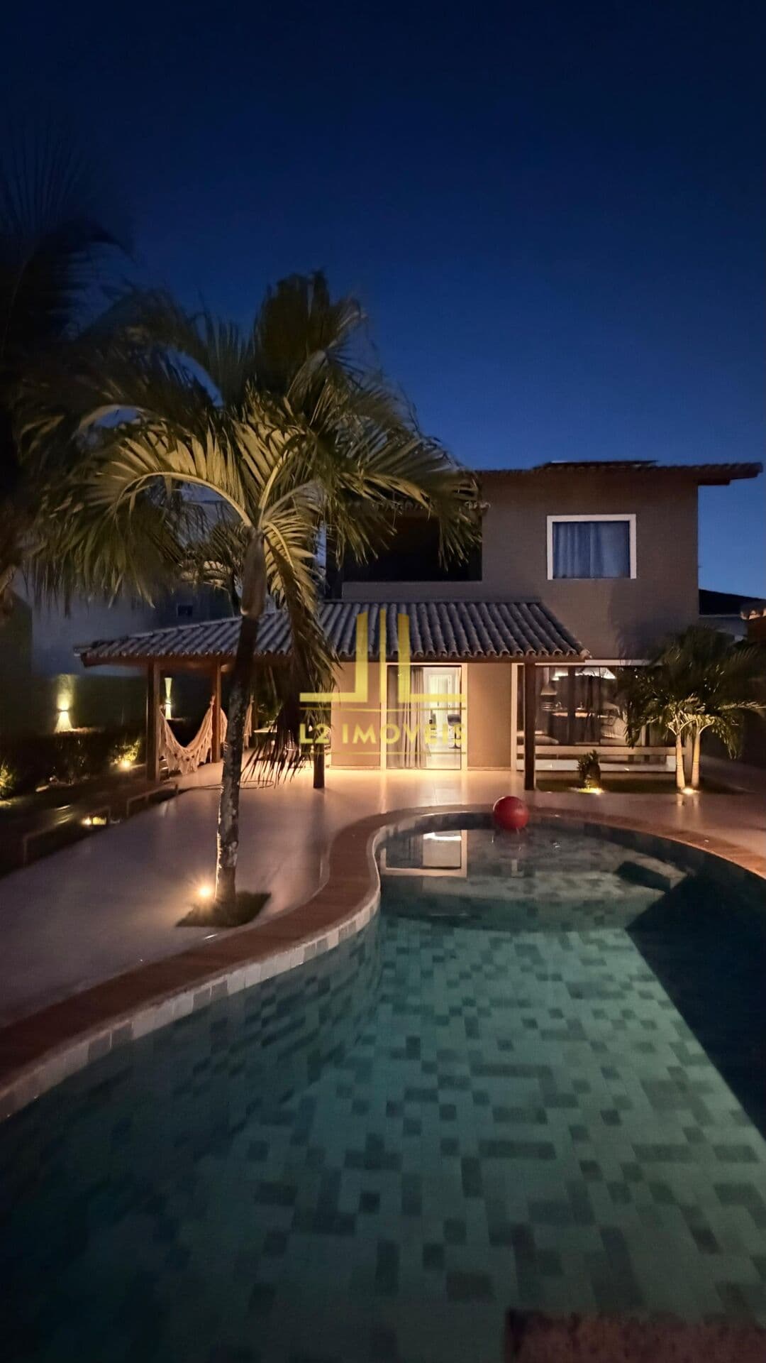 CASA EM COND. - 4/4 SENDO 2 SUÍTES - 270M² - PORTEIRA FECHADA - VILAS DO JOANES