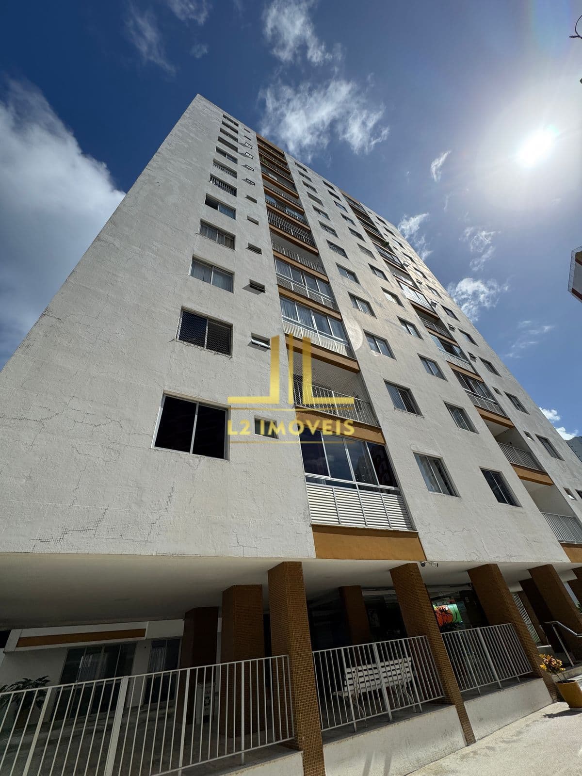 ALUGUEL APARTAMENTO MOBILIADO - 2/4 COM SUÍTE - ANDAR ALTO - CANDEAL