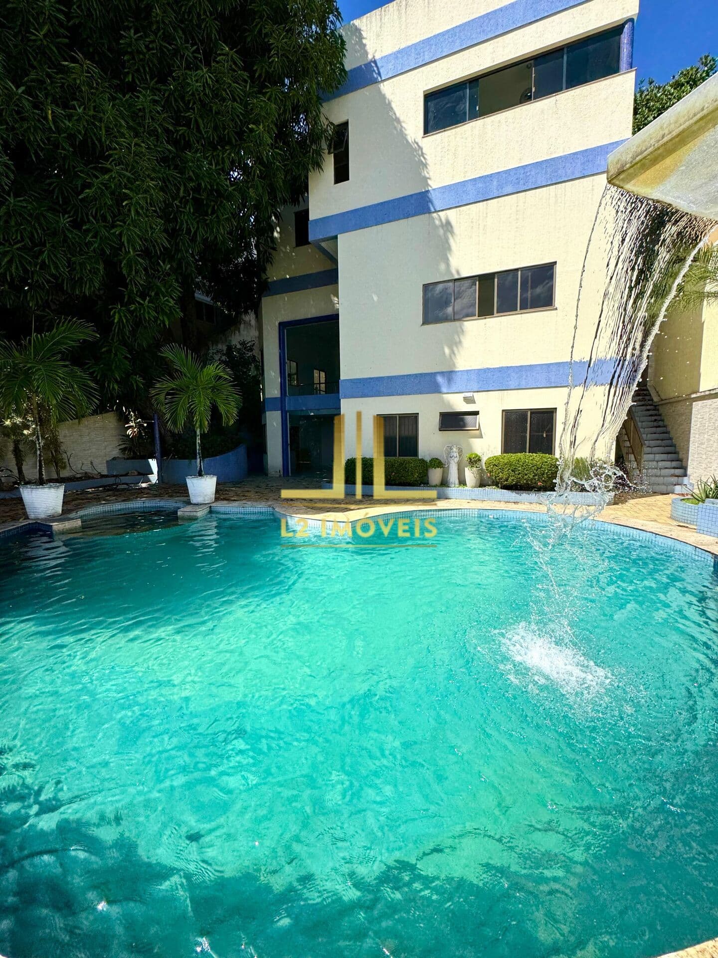 CASA EM COND. - 5 SUÍTES - 450M² - PISCINA - ENERGIA SOLAR - CANDEAL