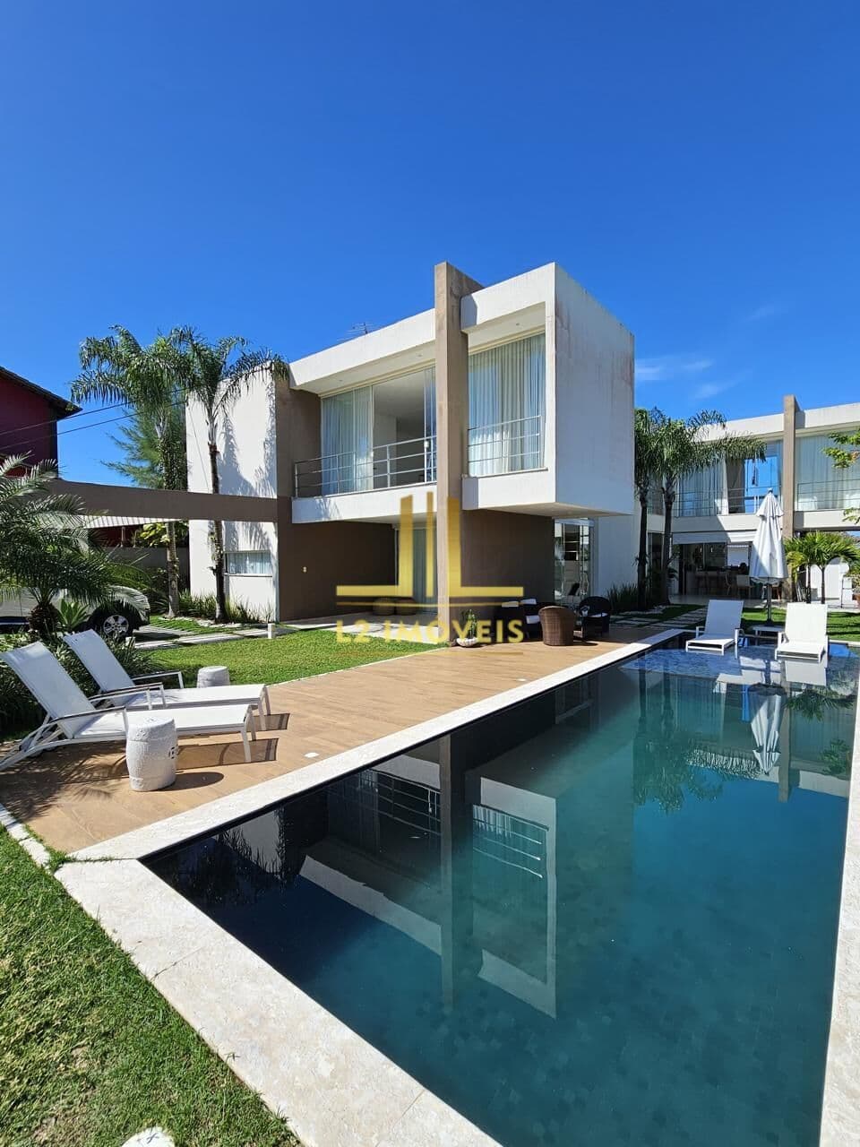 CASA LUXUOSA - 4 SUÍTES - BUSCA VIDA