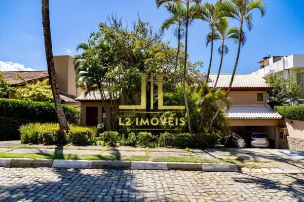 CASA LUXUOSA - 4 QUARTOS SENDO 3 SUÍTES - PITUAÇU