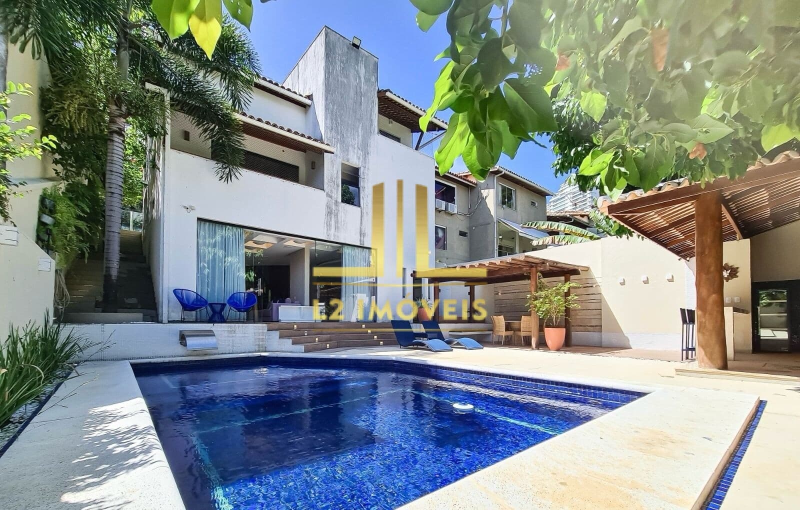 CASA TRIPLEX - 4 QUARTOS SENDO 3 SUÍTES - CANDEAL