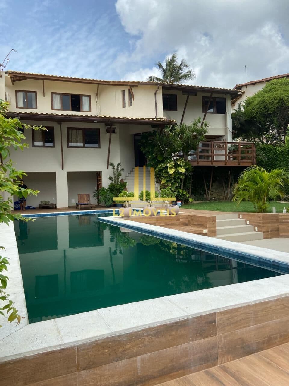 CASA LUXUOSA - 5 QUARTOS SENDO 4 SUÍTES - PITUAÇÚ