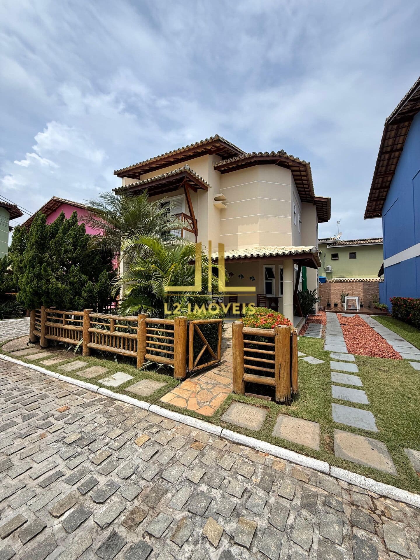 CASA DUPLEX - 3/4 SENDO 1 SUÍTE - 126M² - PORTEIRA FECHADA - STELLA MARIS