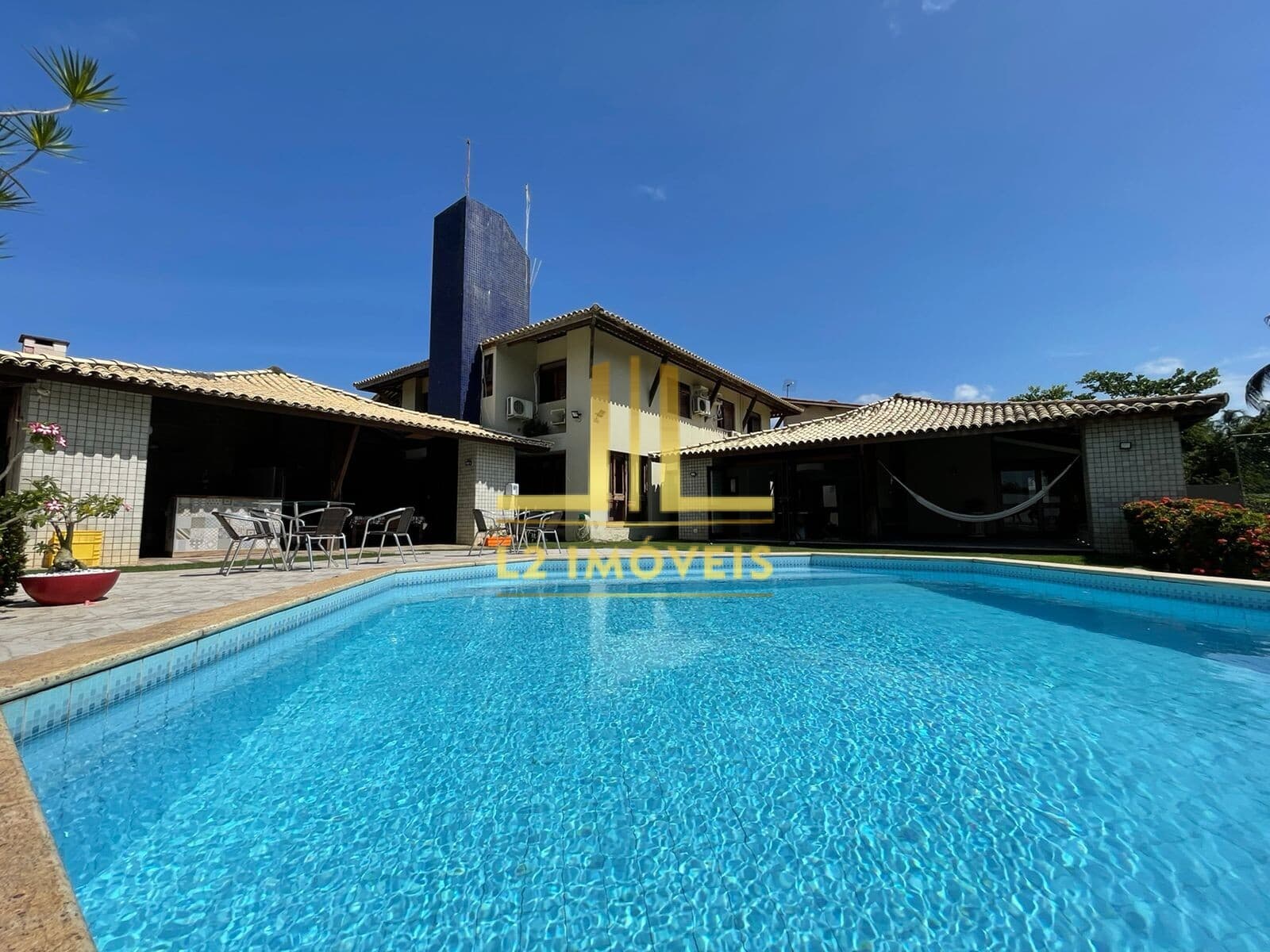 Casa 5/4 (3 suítes) Piscina e Campo Privativo em Vilas do Atlântico R$ 1.550.000,00