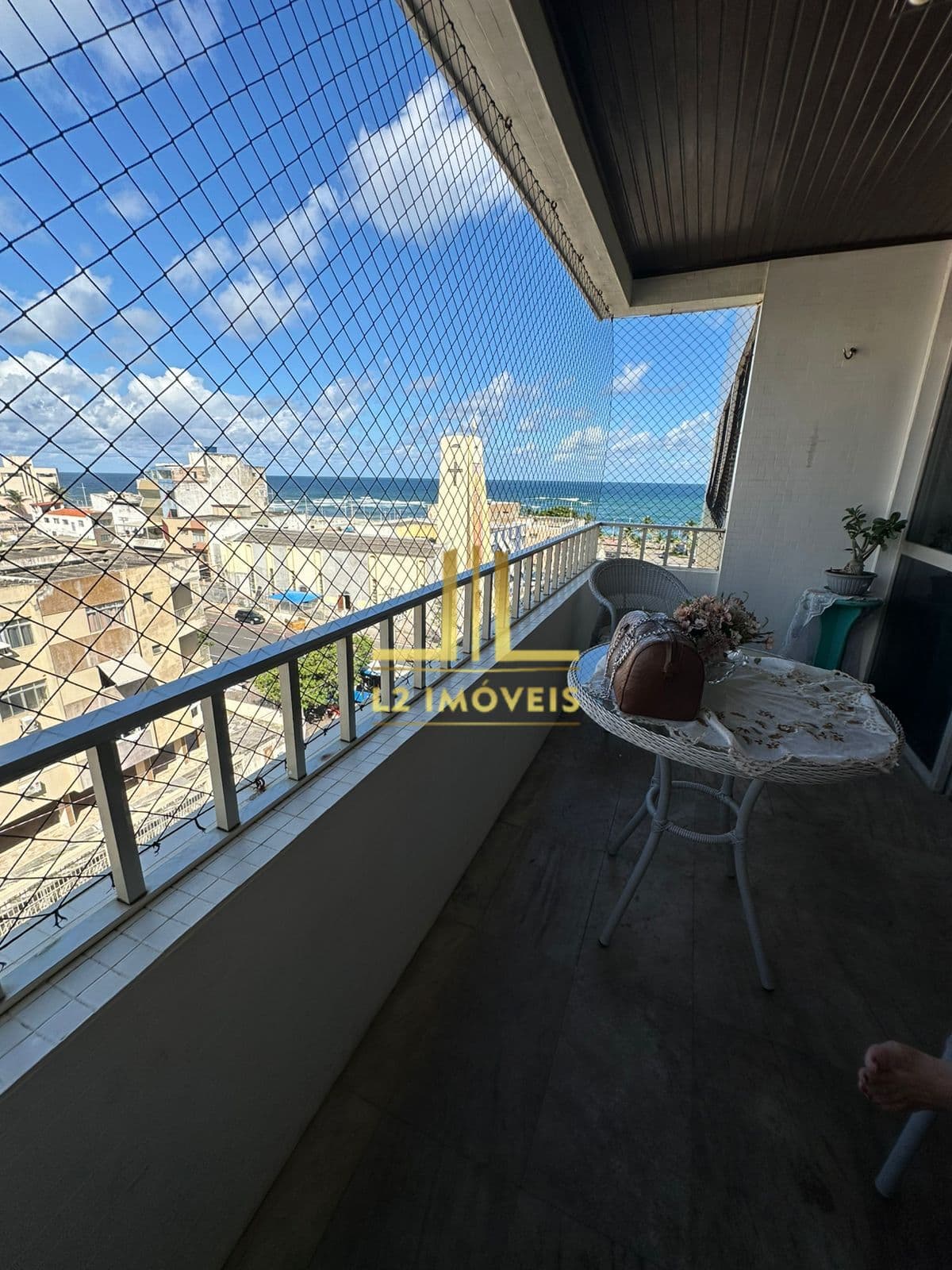 APARTAMENTO - 4/4 SENDO 1 SUÍTE - 235M² - VISTA MAR - NASCENTE - PITUBA