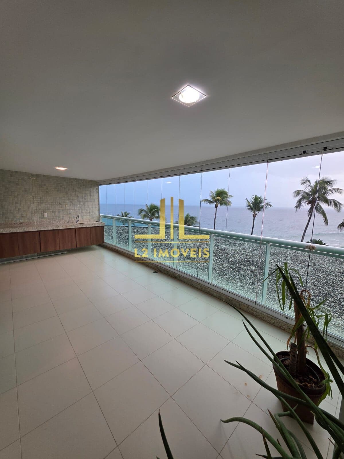 APARTAMENTO ALTO PADRÃO - 1/4 E SALA - 71M² - FRENTE MAR - COSTA ESPAÑA
