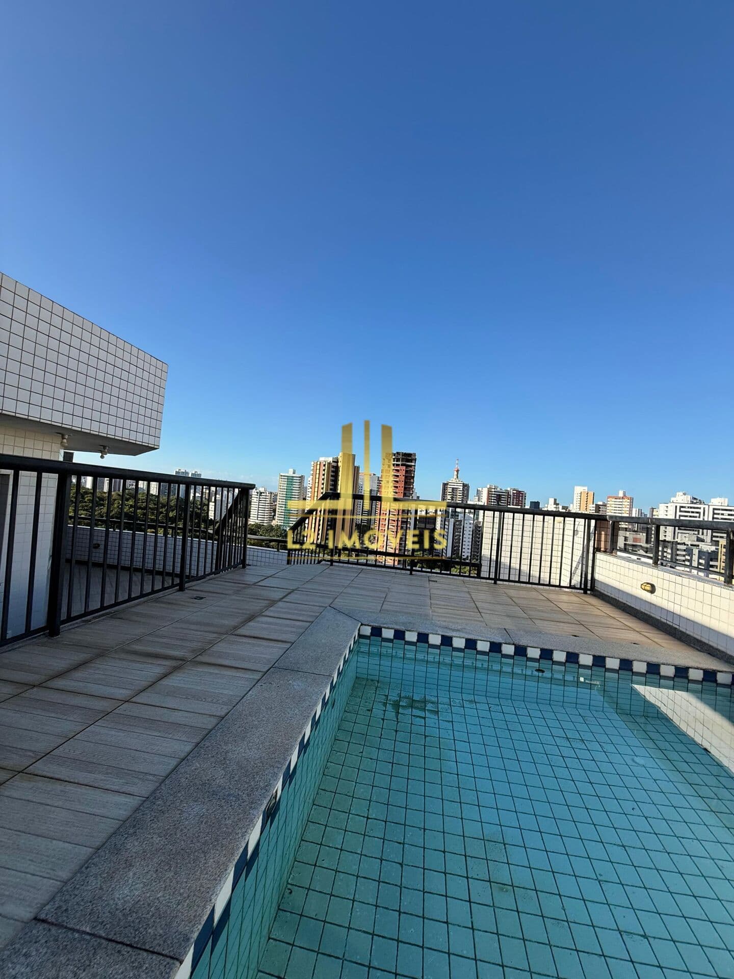 COBERTURA DUPLEX DE ALTO PADRÃO - 4/4 SENDO 2 SUÍTES - 286m² - PISCINA PRIVATIVA - PITUBA