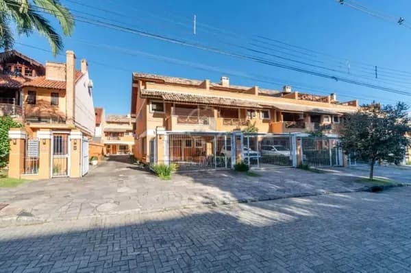 Casa de Condomínio em Porto Alegre - Tristeza