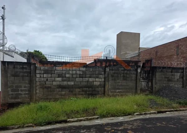 Terreno com Construção