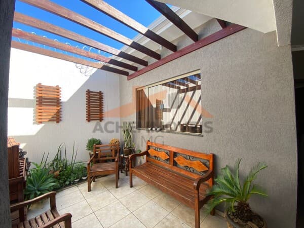 Casa em São João Batista do Glória - Centro
