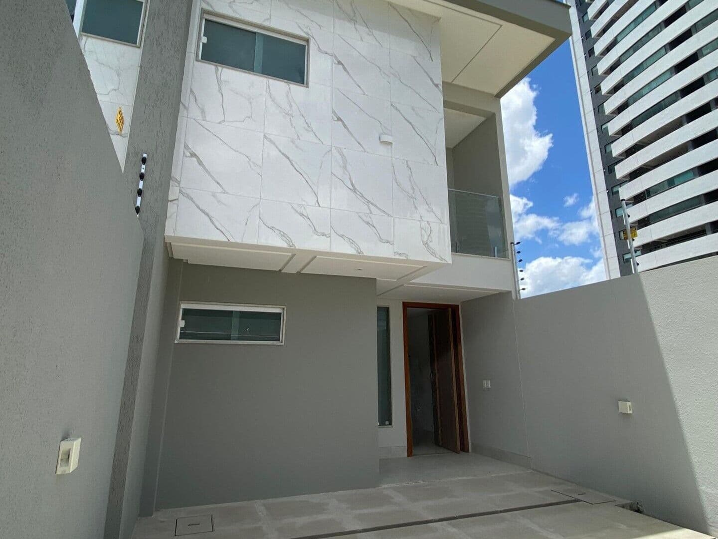 Casa Duplex no Bairro Maurício de Nassau à Venda (CA0677-PV)