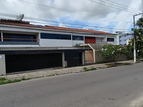 Casa Duplex Comercial no Bairro Maurício de Nassau em Caruaru/PE p/ Locação (CA0852-PA)