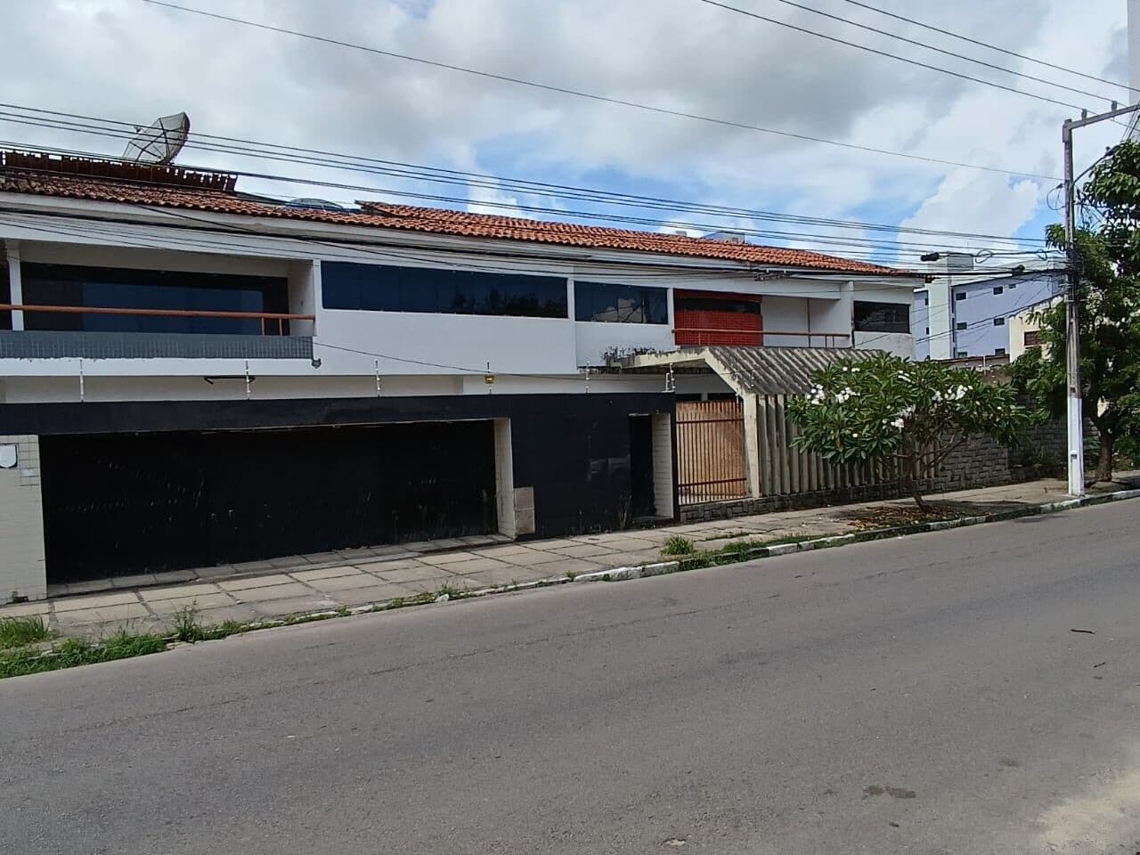 Casa Duplex Comercial no Bairro Maurício de Nassau em Caruaru/PE p/ Locação (CA0852-PA)
