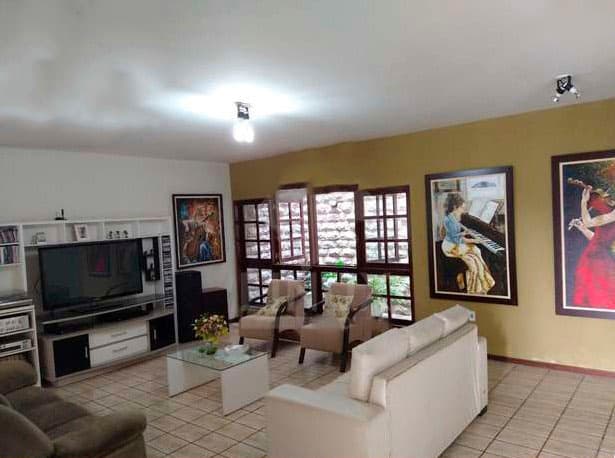 Casa Duplex no Bairro Universitário em Caruaru/PE à Venda (CA0006-DV)