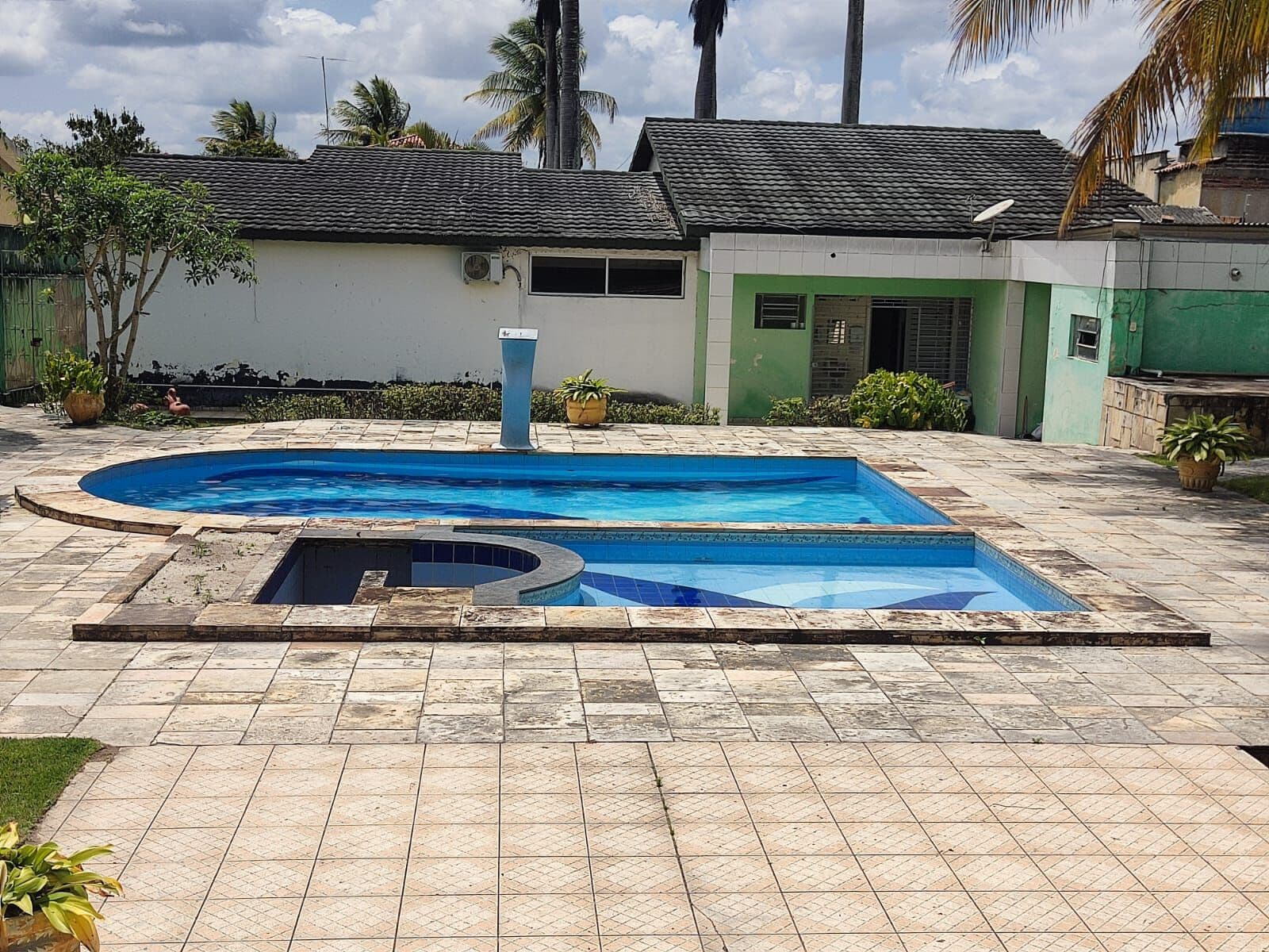 Casa no Centro em Lajedo/PE à Venda (CA0845-DV)