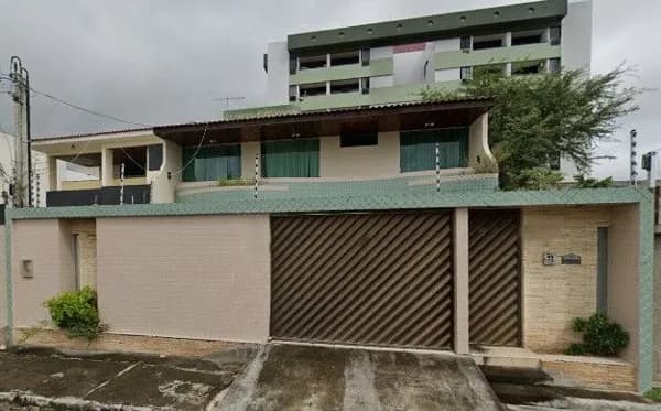 Casa Duplex no Bairro Indianópolis em Caruaru/PE à Venda (CA0566-PV)