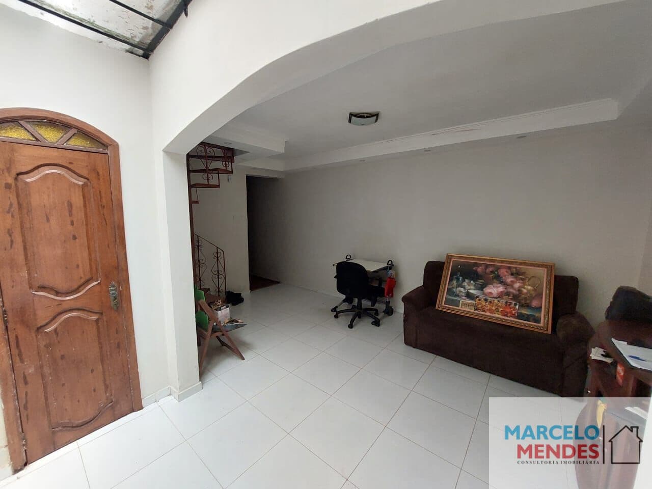 Casa 2 pavimentos com 4/4 sendo 2 suítes próx Pça Batista Campos
