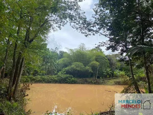 Sítio com 27 hectares com fonte de agua servindo para indústria na área urbana de Benevides
