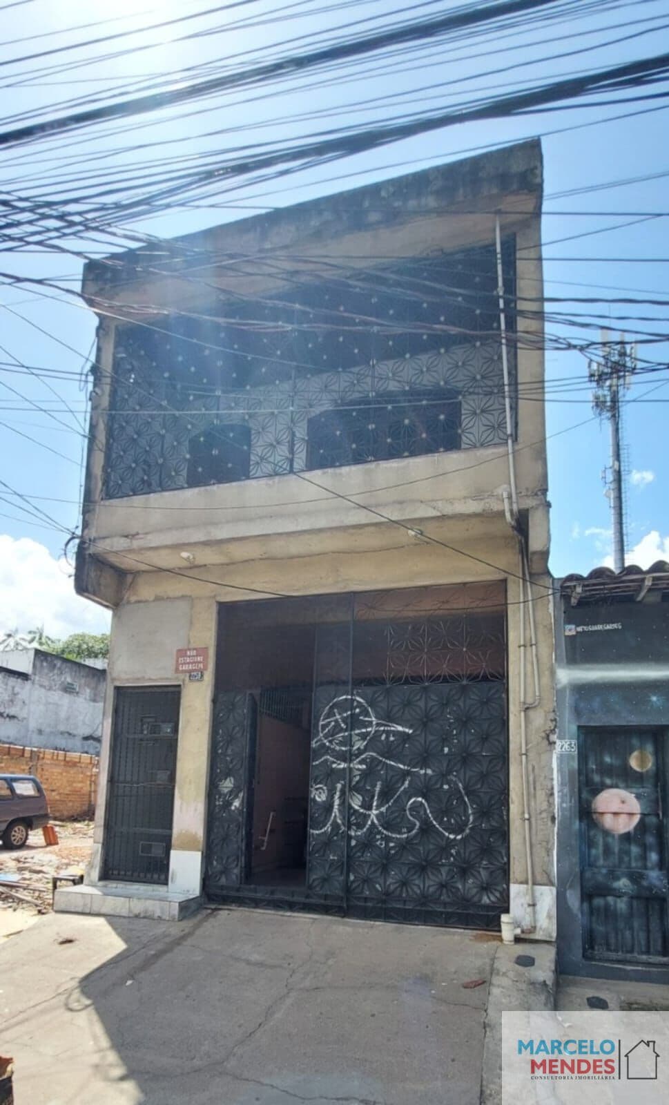 Casa de 2 pavimentos com ponto comercial próximo à feira do guamá
