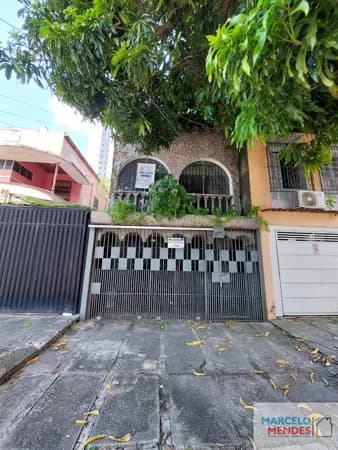 COMERCIAL/RESIDENCIAL - Casa 2 pavimentos com 4/4 sendo 2 suítes próx Pça Batista Campos