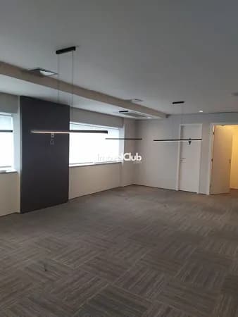 Sala Comercial em Alphaville para alugar com 253,00 metros, com 05 vagas no estacionamento