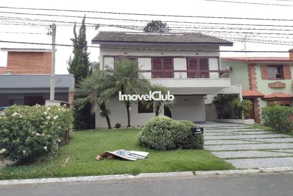 Casa para Alugar, em Aldeia da Serra, com 03 suítes, 02 vagas de garagem, repleta de armários