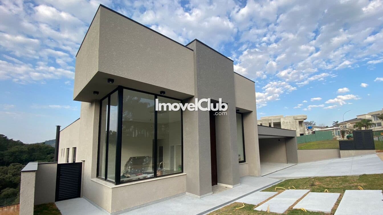 Casa Semi Térrea à Venda em Alphaville com 04 suítes e 03 vagas de garagem