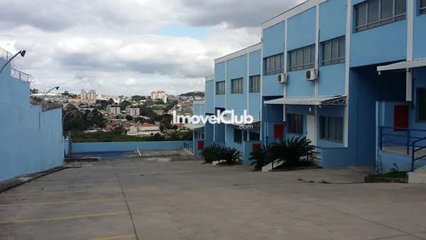 Galpão para Alugar, em Barueri, com 550 metros, doca elevada, em condomínio e portaria 24hrs
