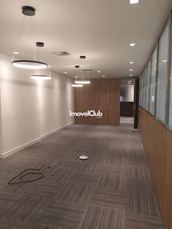 Sala Comercial em Alphaville para alugar com 48,90 metros, com 01 vaga no estacionamento
