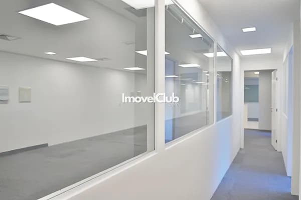 Sala Comercial em Alphaville para alugar com 243,00 metros, com 04 vagas no estacionamento