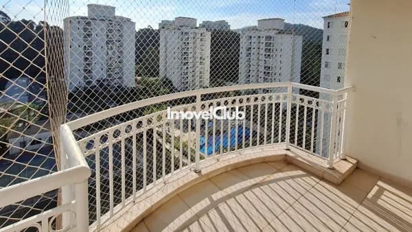 Apartamento em Alphaville repleto de armários embutidos