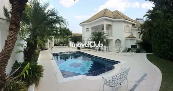 Casa à Venda no Alphaville, 18 do Forte, com 04 amplas suítes todas com armários e maravilhosa área de lazer