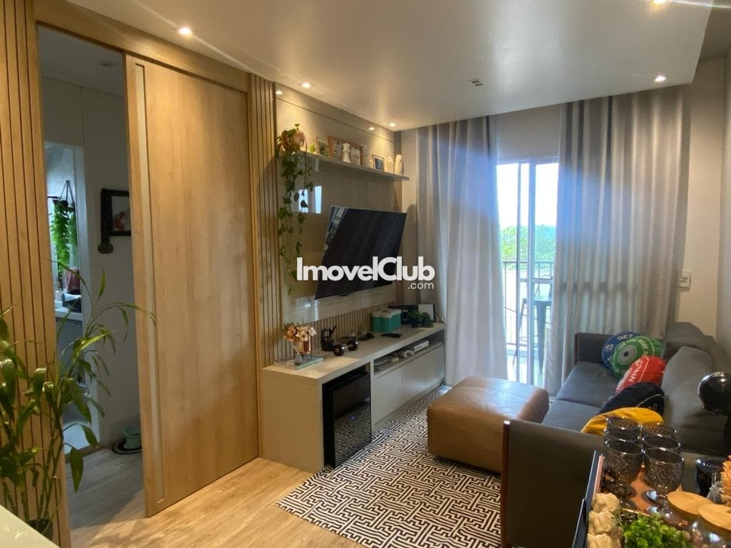 Lindo apartamento repleto de armários, 01 vaga, sacada com vista para montanha