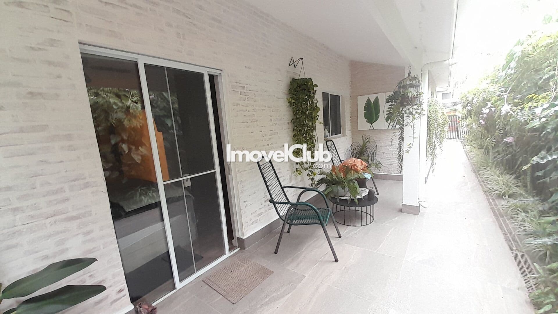 Casa Alto Padrão em Alphaville, com 04 suítes e repleta de armários
